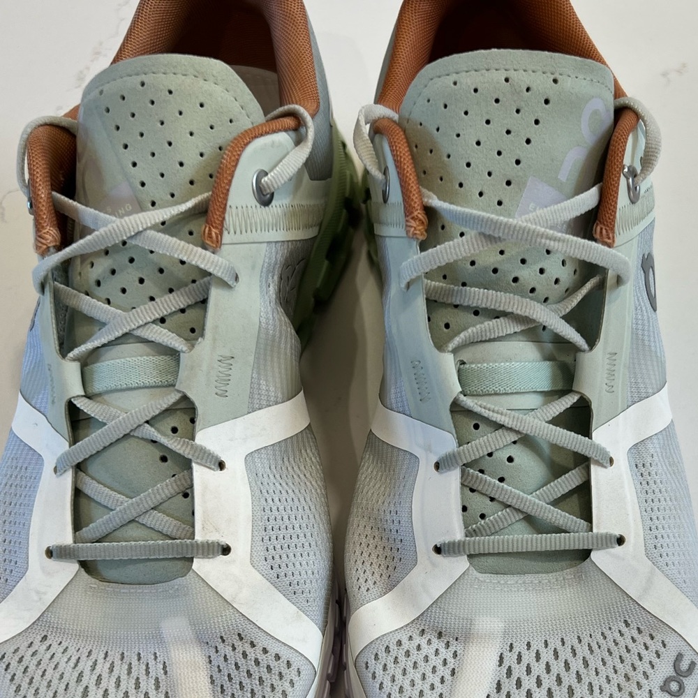 On Running Cloudflow shoes, Aloe/White, size 10 - Picture 5 of 9